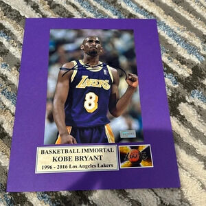Lakers Kobe Bryant autographed 8x10 photo​